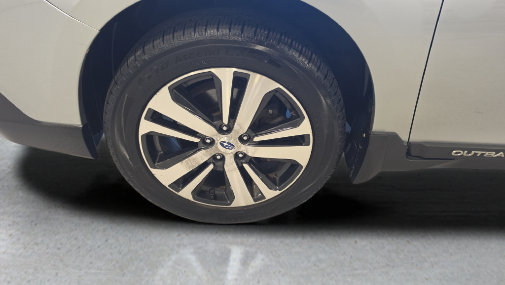 Used 2018 Subaru Outback 3.6R Limited AWD/4WD image 10