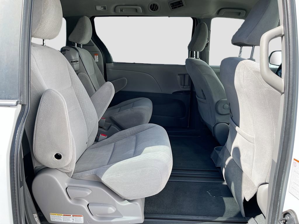 Used 2020 Toyota Sienna LE FWD image 28