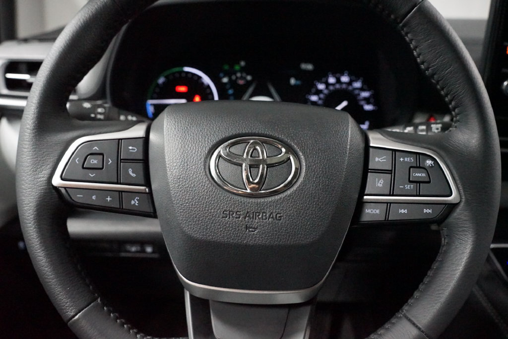 Certified 2025 Toyota Sienna XLE FWD image 12