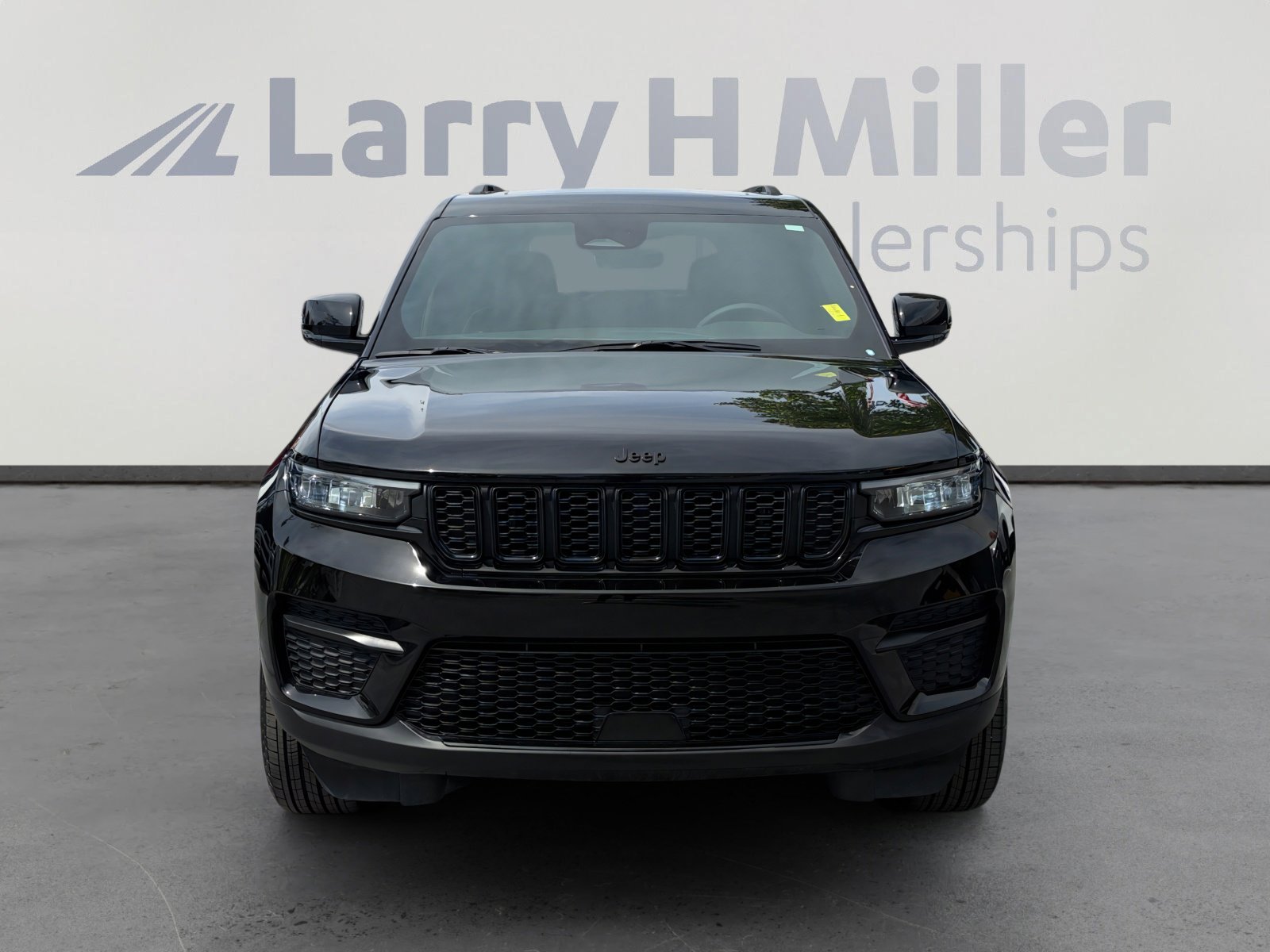 Used 2025 Jeep Grand Cherokee Altitude image 8