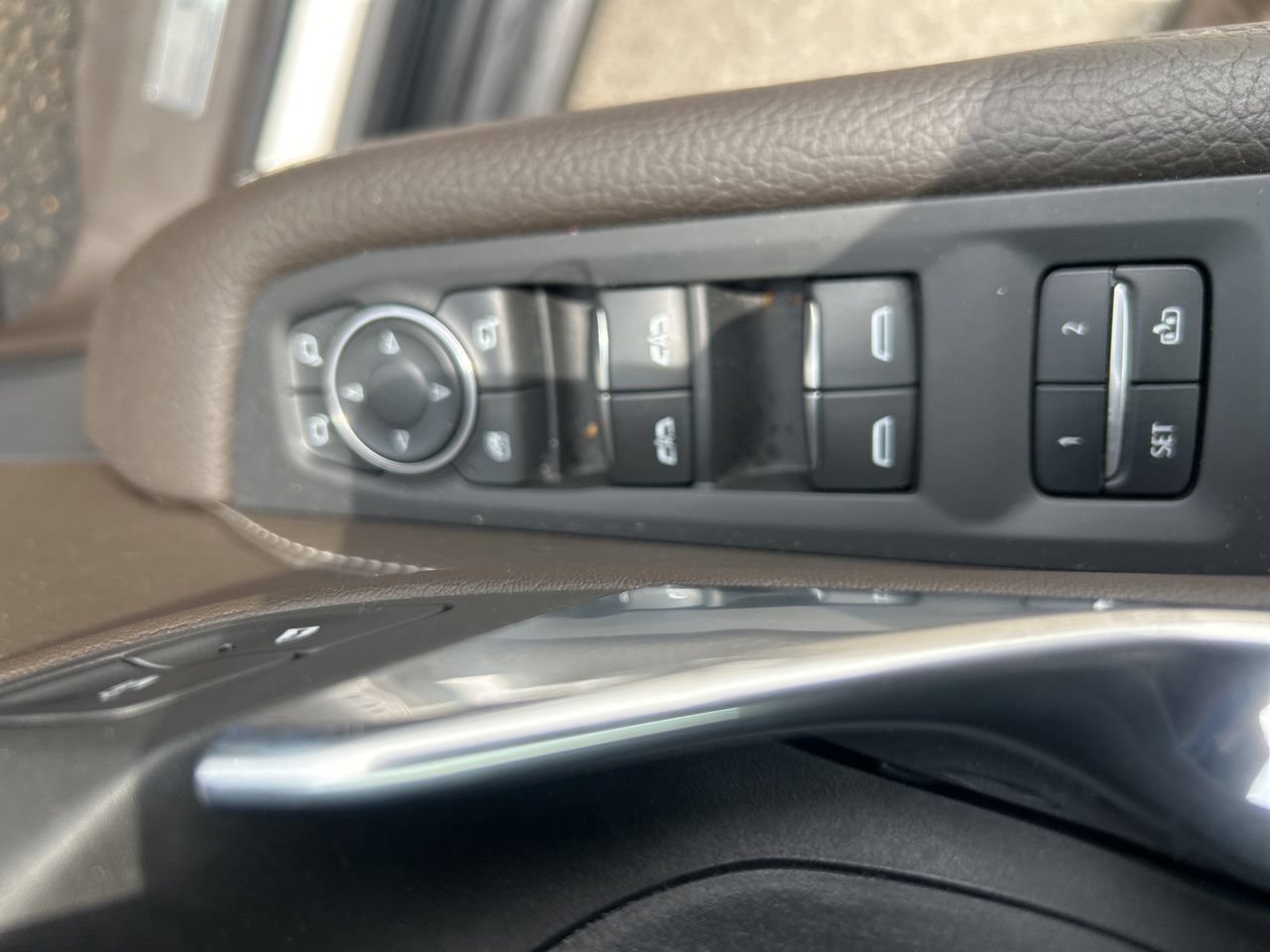 Used 2021 GMC Yukon XL Denali AWD/4WD image 16
