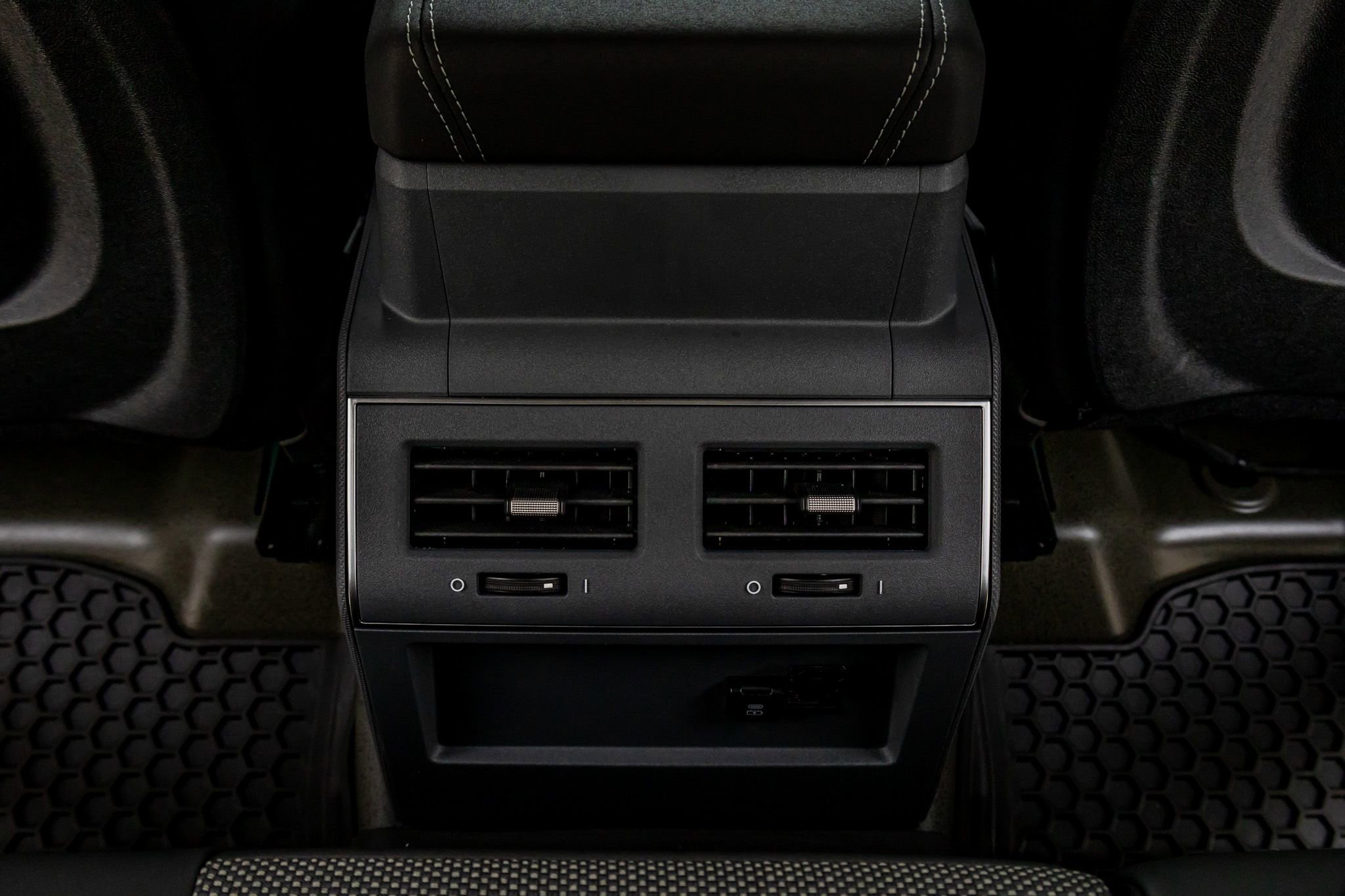 Used 2025 INEOS Grenadier AWD/4WD image 30