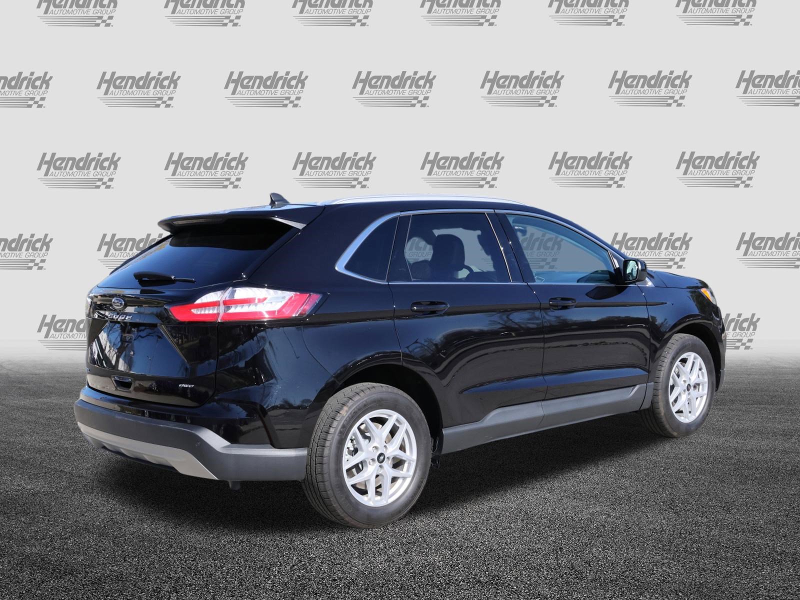 Used 2024 Ford Edge SEL w/ Convenience Package image 9