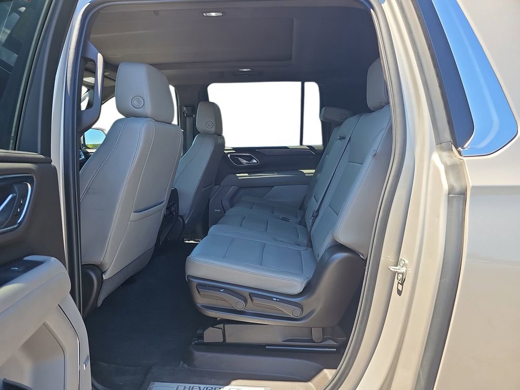 Used 2023 Chevrolet Suburban LT w/ Luxury Package AWD/4WD image 14