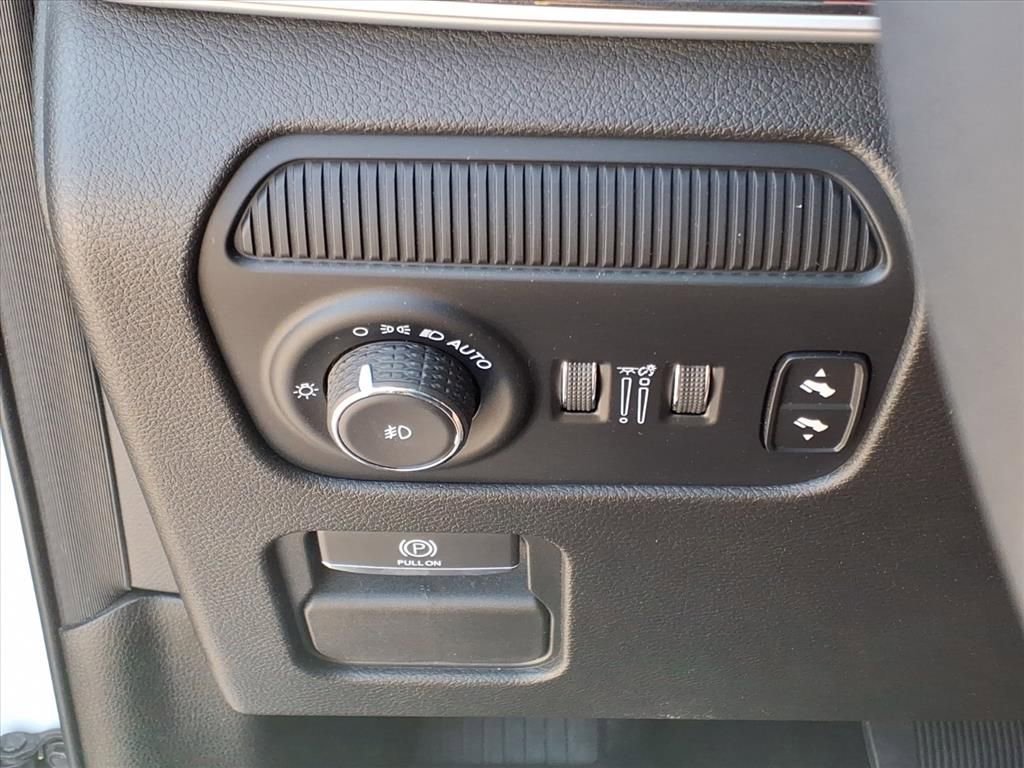 Used 2023 Jeep Wagoneer 4WD w/ Premium Group I image 24