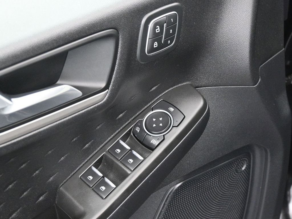 Used 2020 Ford Escape SEL image 10