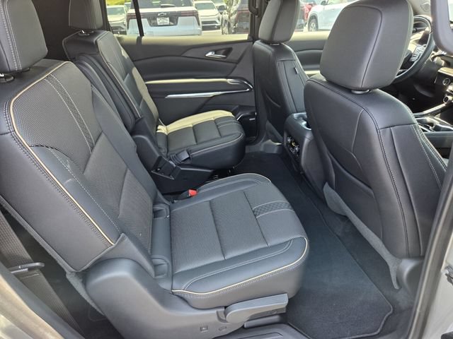 Certified 2025 Chevrolet Traverse High Country FWD image 17