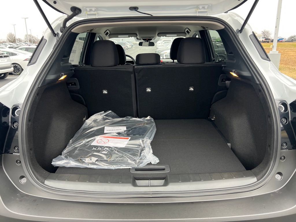 New 2026 Nissan Kicks SV w/ Cold Weather Package FWD image 31