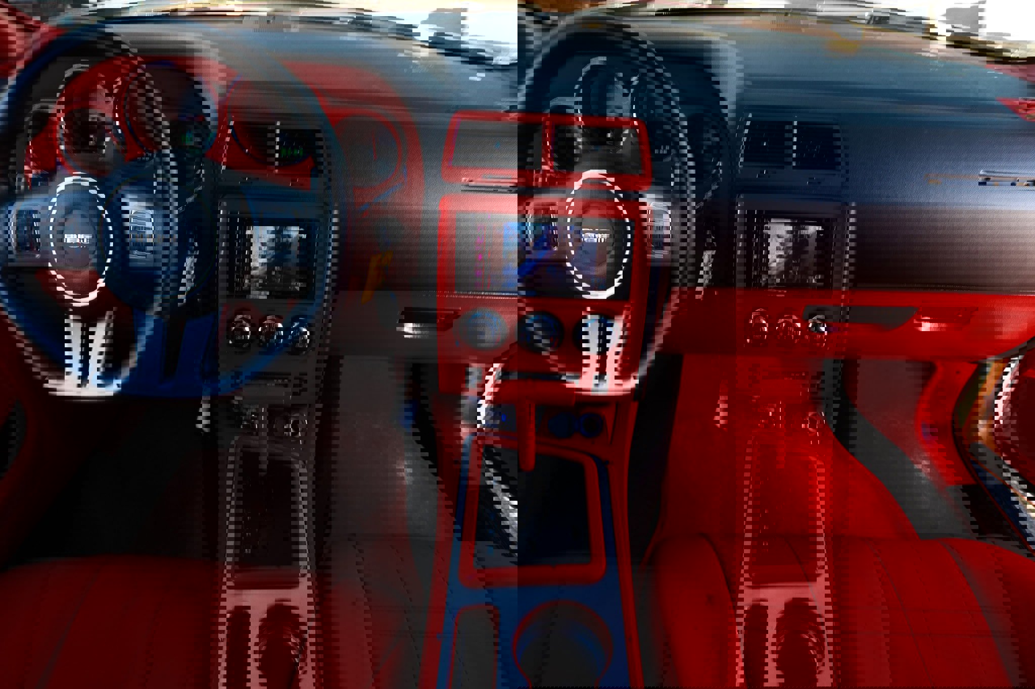 Used 2014 Dodge Challenger R/T image 2