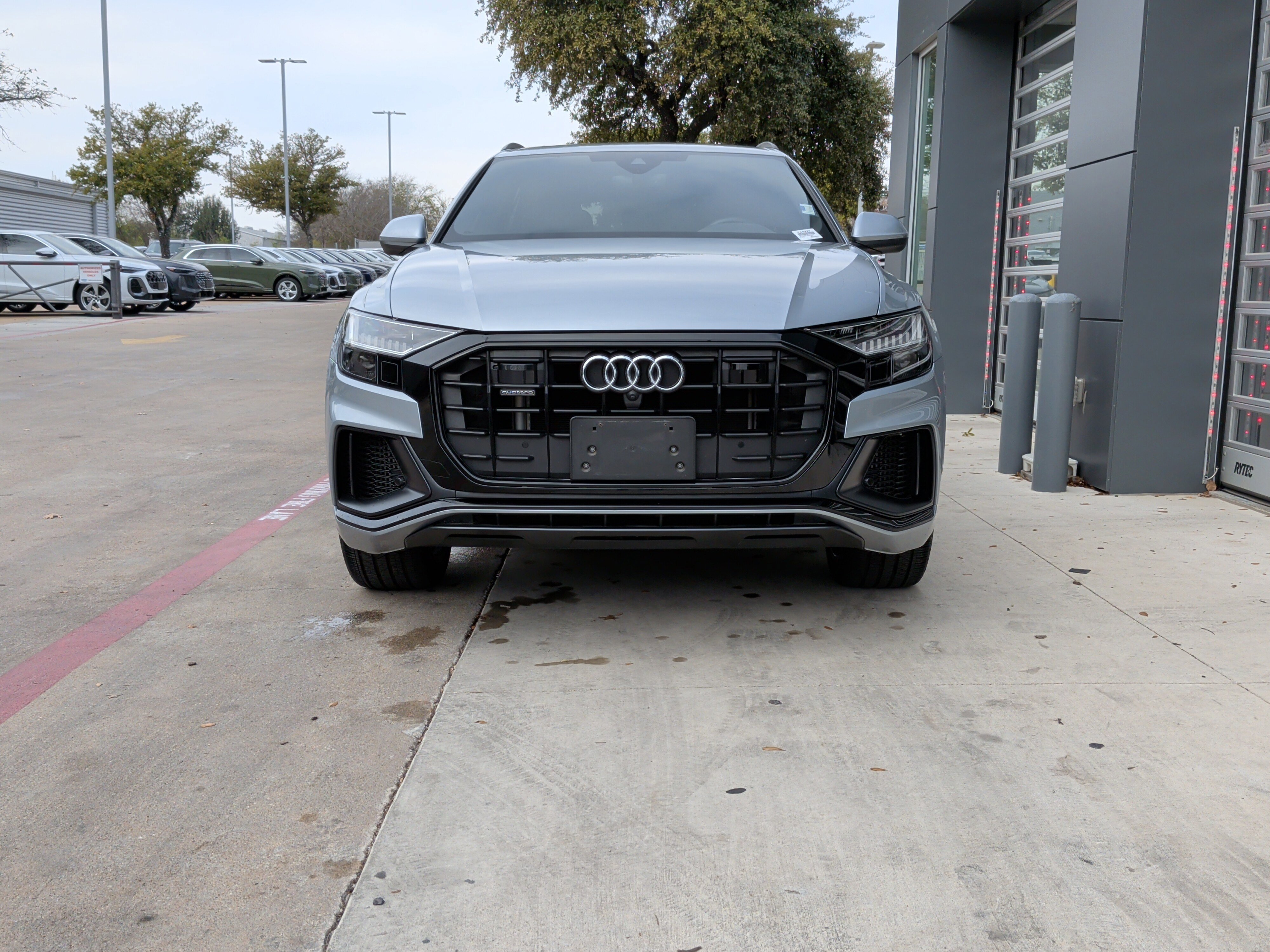 Used 2023 Audi Q8 Premium Plus w/ Premium Plus Package image 3