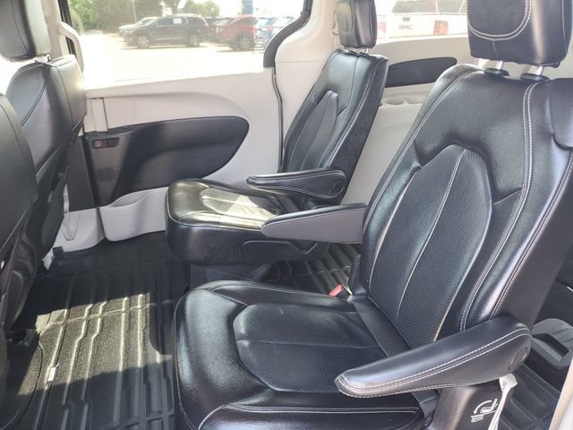 Used 2022 Chrysler Pacifica Touring-L FWD image 12