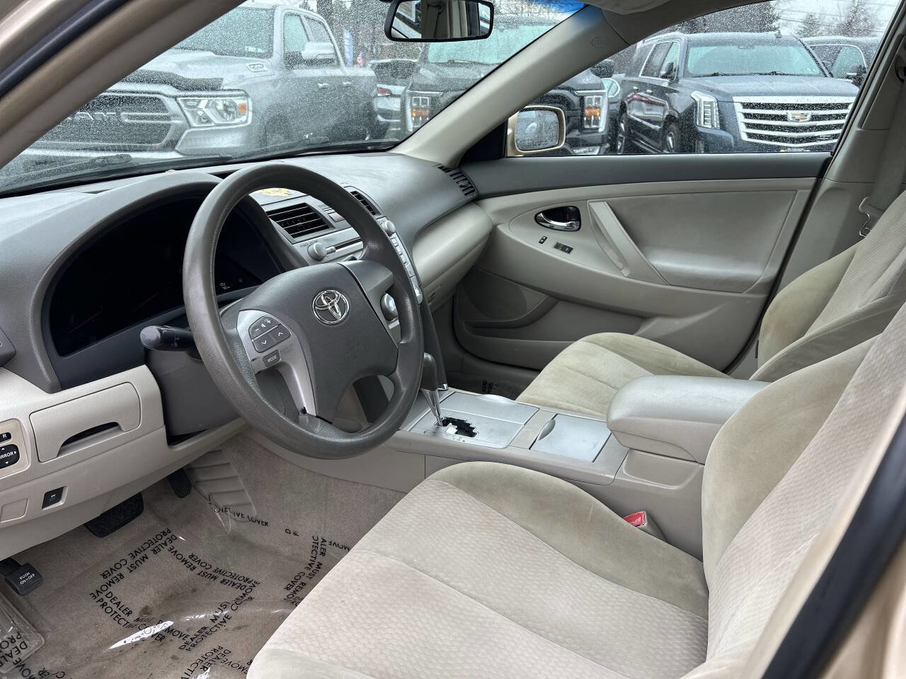 Used 2010 Toyota Camry LE image 9