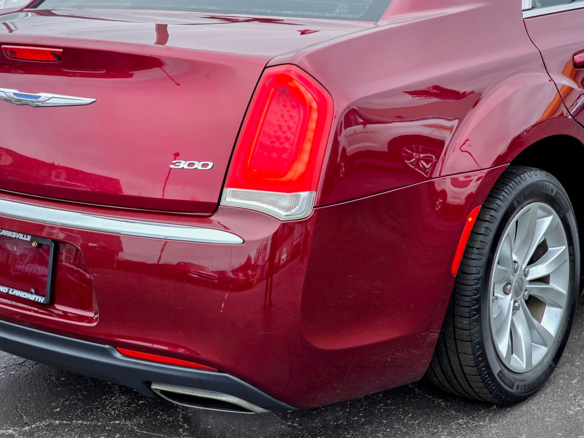 Used 2018 Chrysler 300 Touring image 21