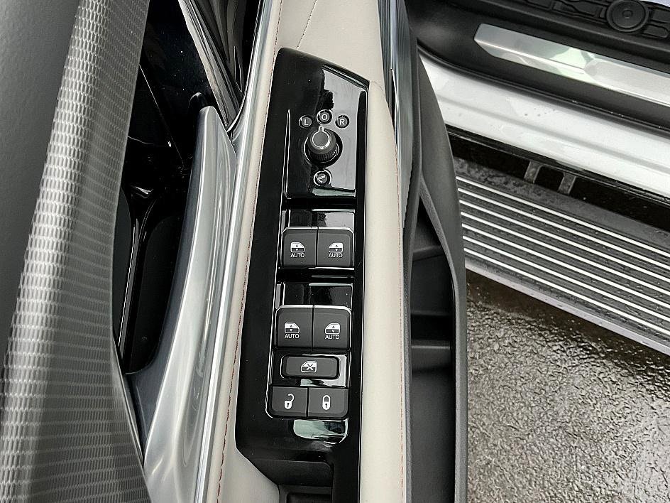 New 2026 Jeep Grand Wagoneer L Summit image 16