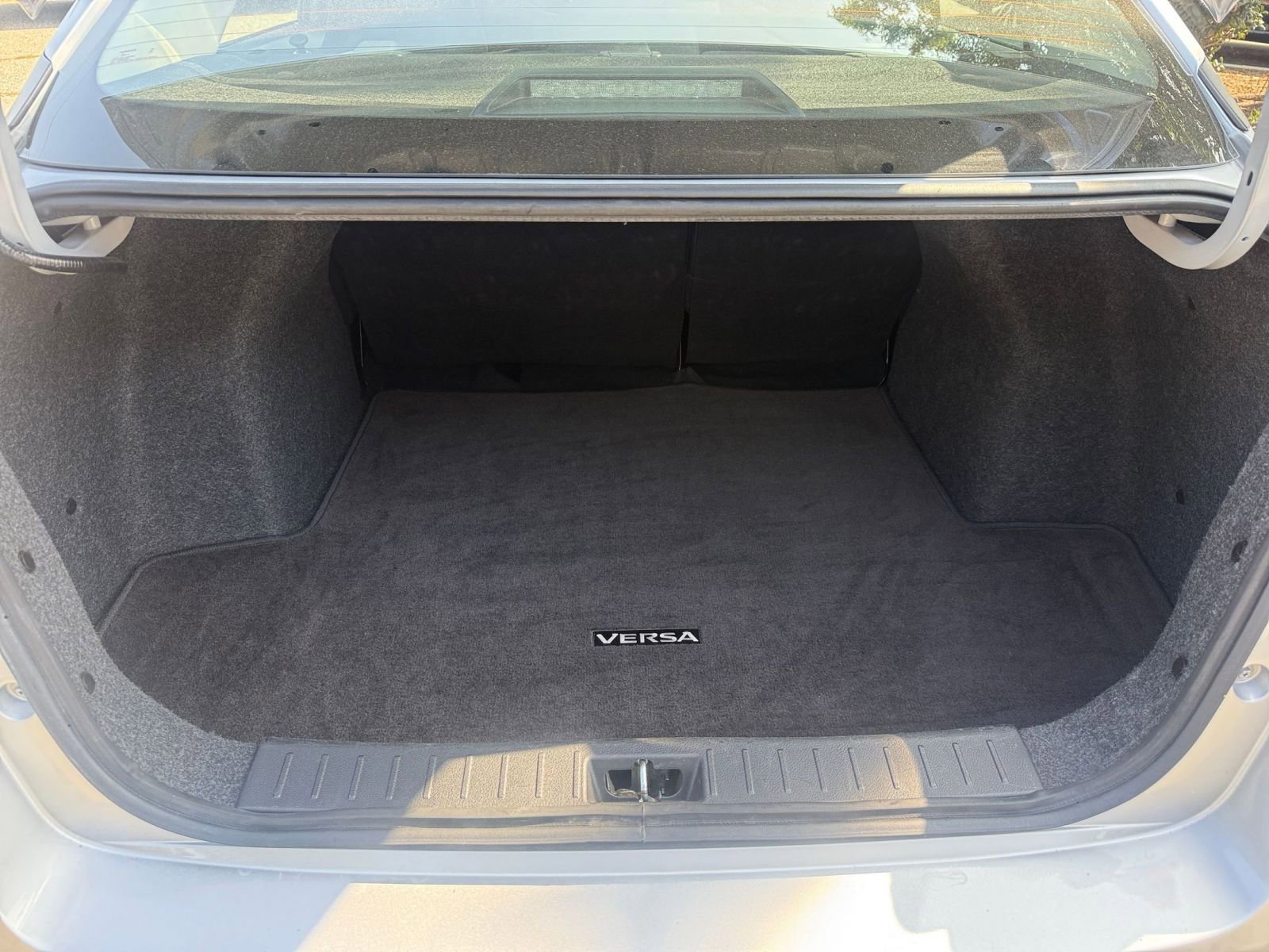 Used 2025 Nissan Versa SV FWD image 27