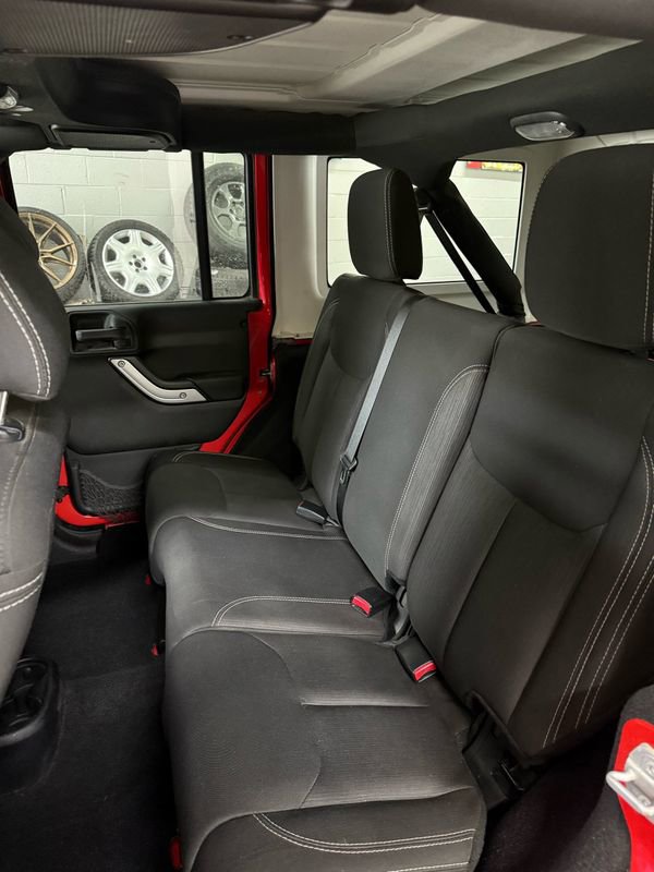 Used 2016 Jeep Wrangler Unlimited Sahara w/ Dual Top Group image 15