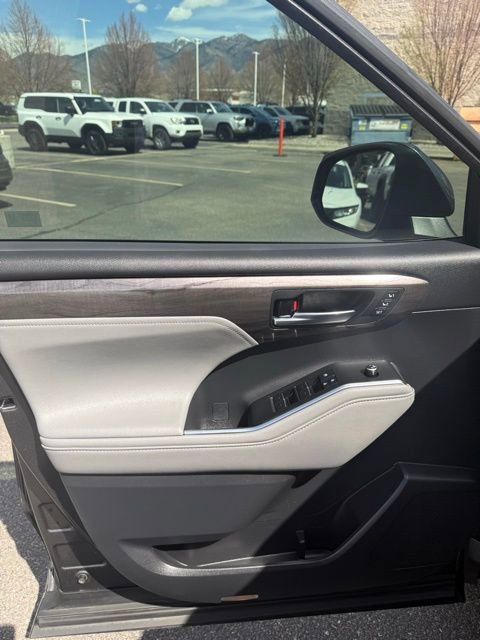 Certified 2021 Toyota Highlander Platinum AWD/4WD image 13