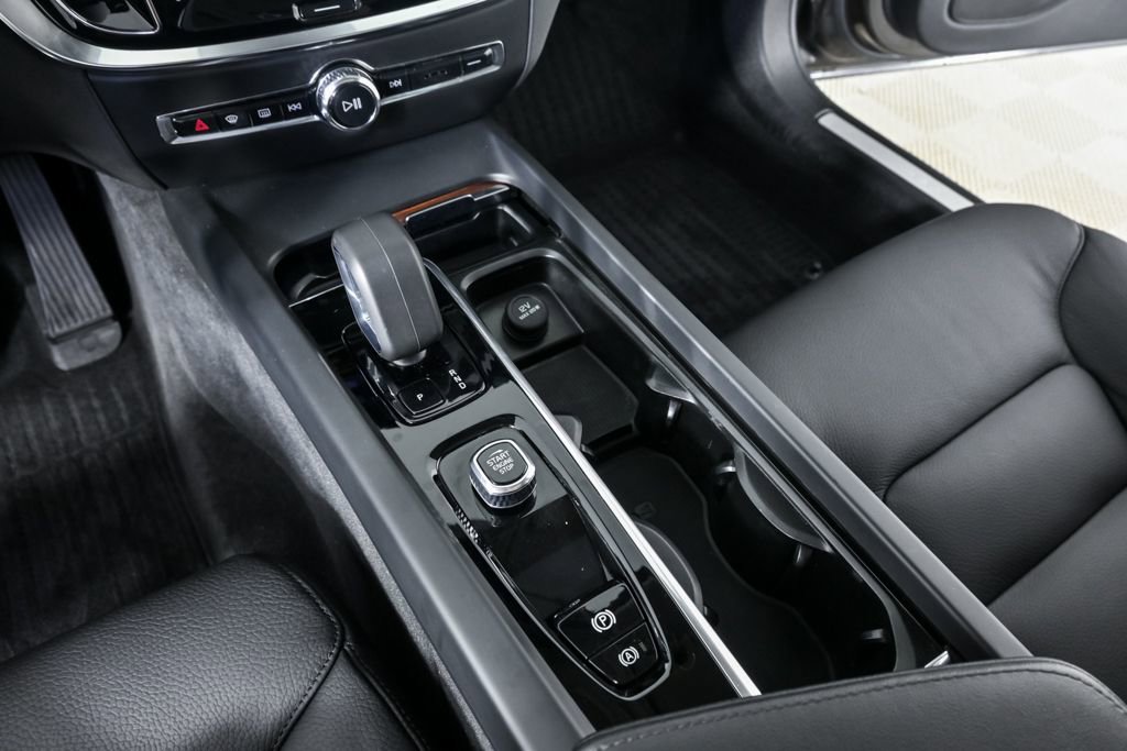 Certified 2025 Volvo S60 B5 Plus w/ Climate Package FWD image 18