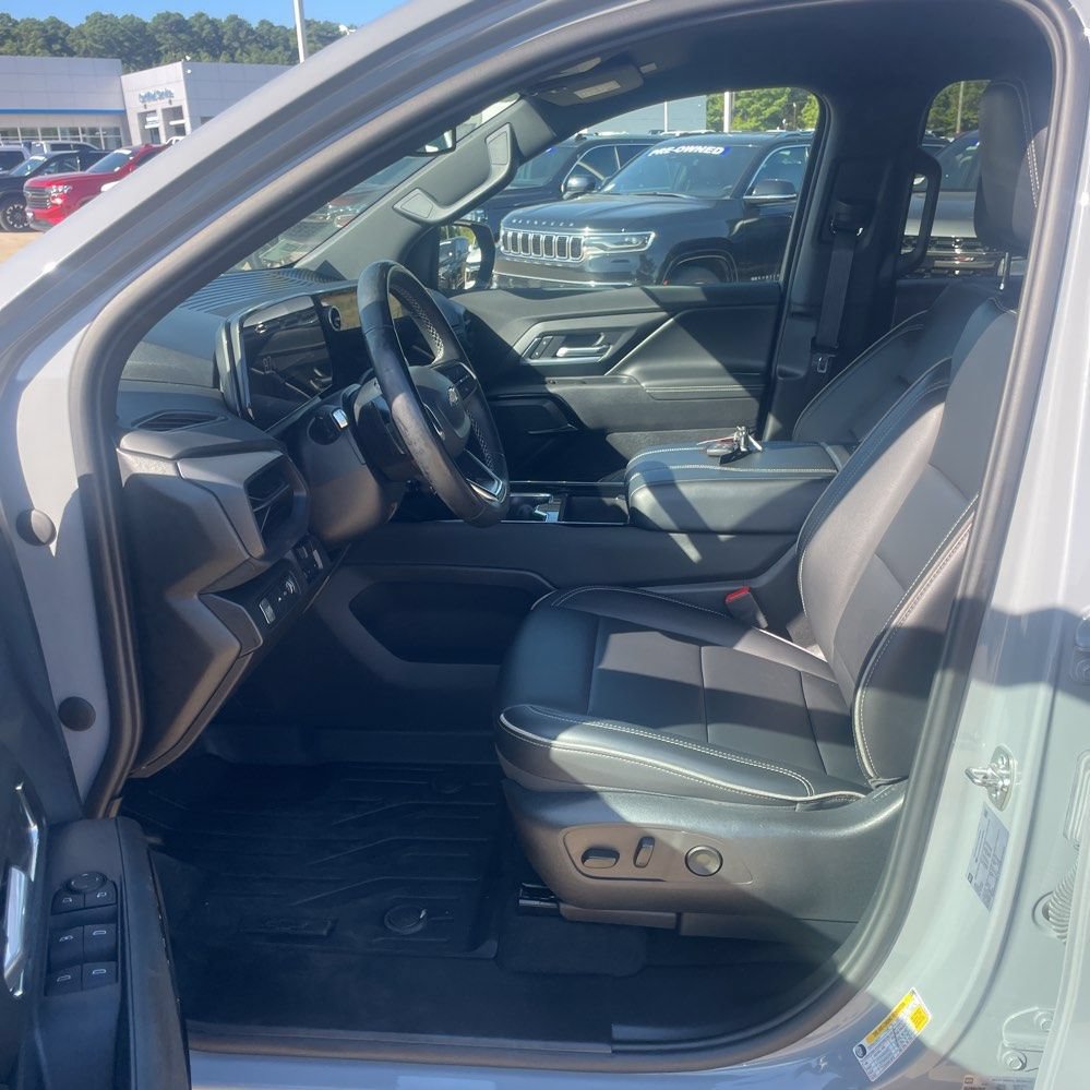 Used 2026 Chevrolet Silverado EV LT AWD/4WD image 3