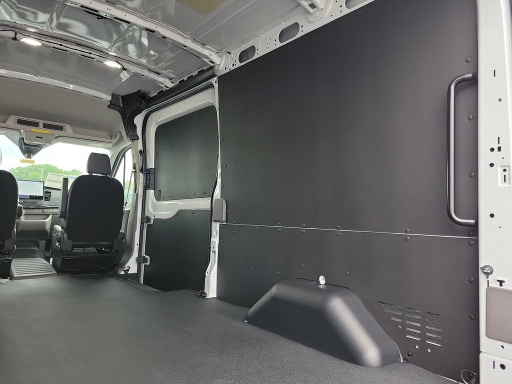 New 2026 Ford Transit 250 148 Medium Roof w/ Load Area Protection Package RWD image 15