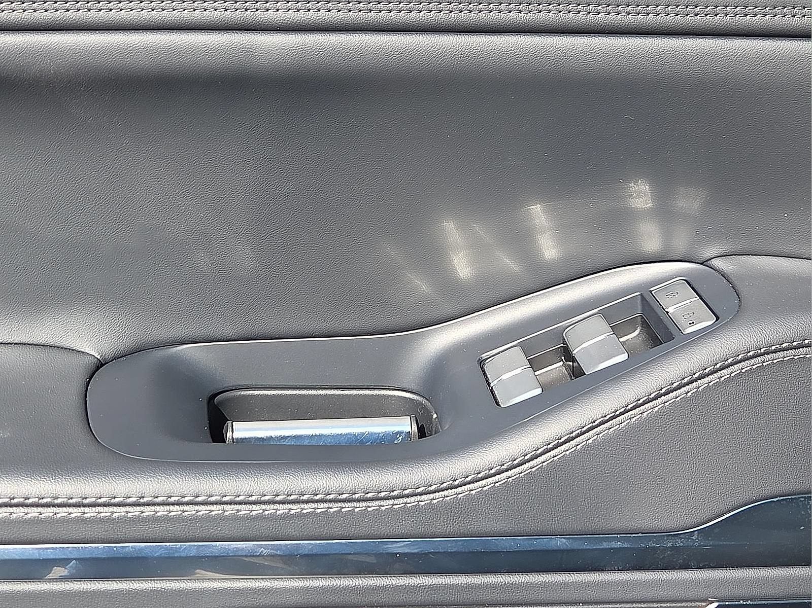 Certified 2025 Lincoln Navigator Reserve AWD/4WD image 13