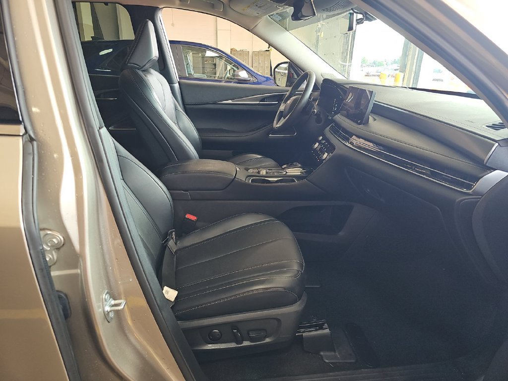 Used 2023 INFINITI QX60 Luxe w/ Performance Audio Package AWD/4WD image 5