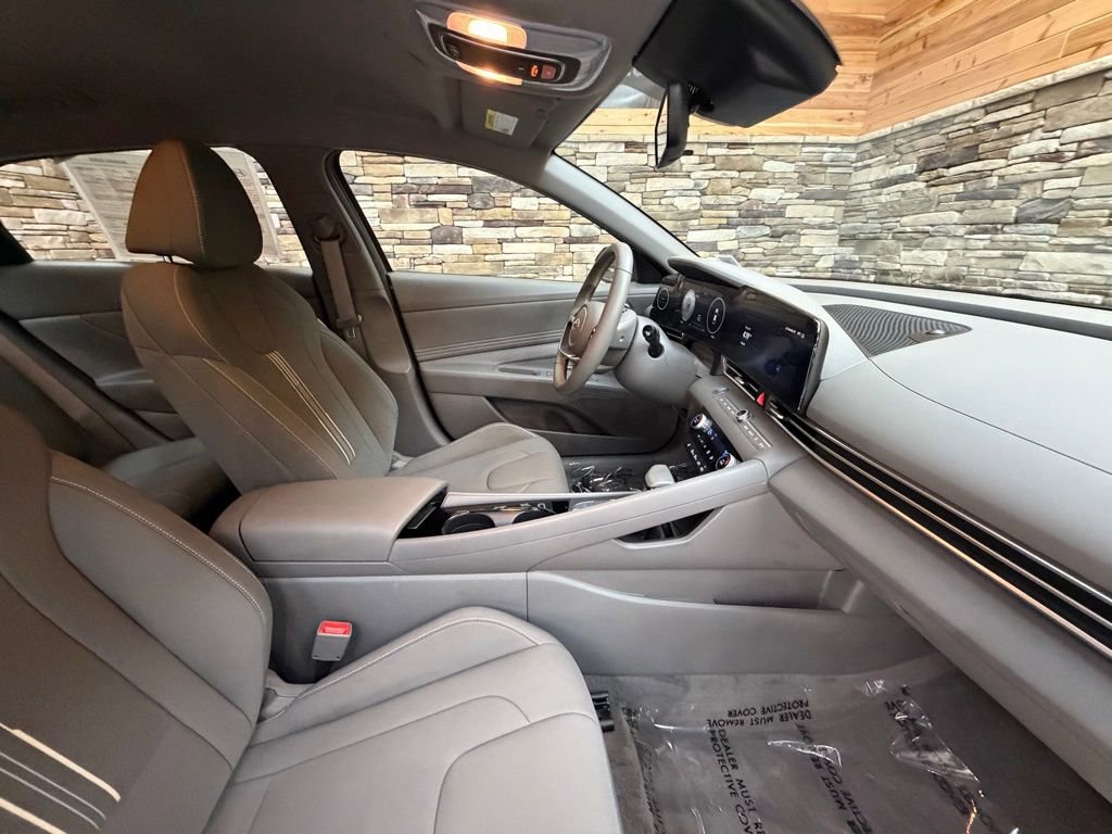Certified 2023 Hyundai Elantra SEL w/ Convenience Package image 14