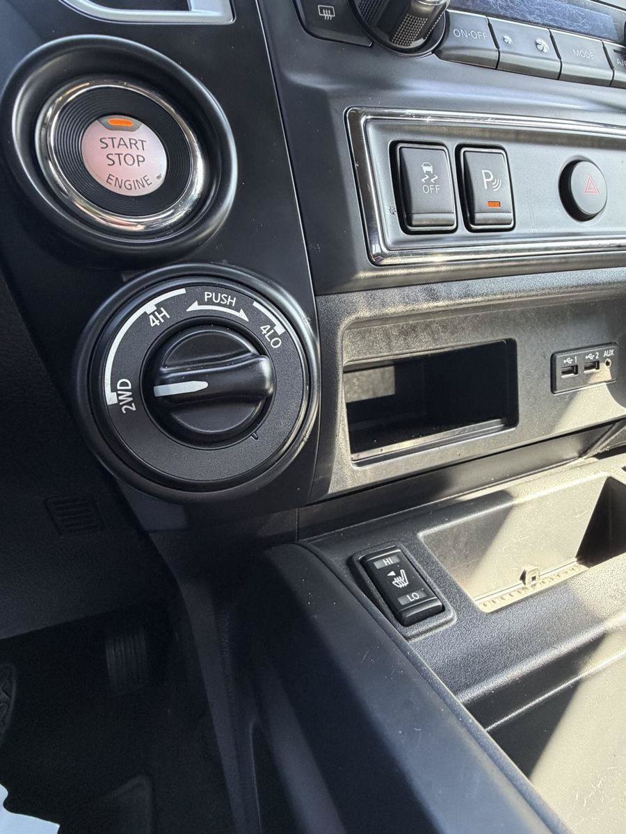 Used 2019 Nissan Titan SV w/ SV Convenience Package AWD/4WD image 12