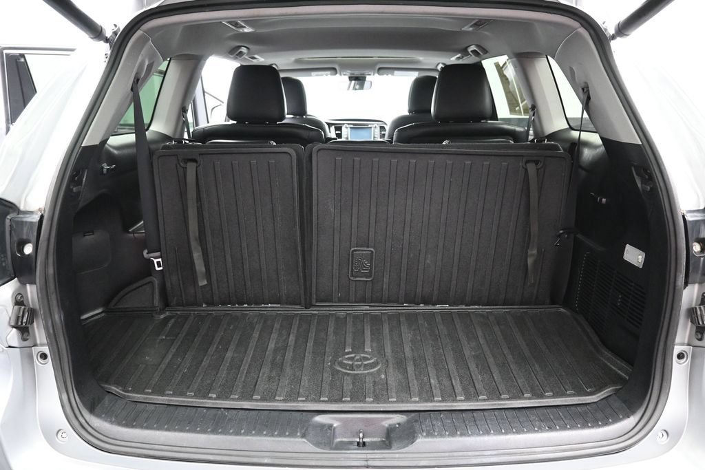 Used 2017 Toyota Highlander SE AWD/4WD image 33