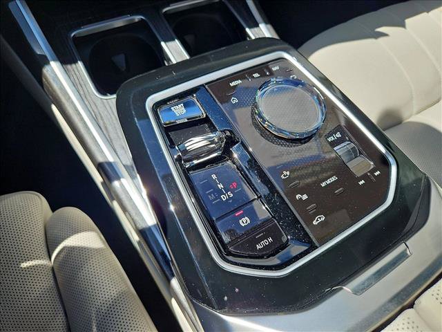 Certified 2024 BMW 760i xDrive w/ Executive Package AWD/4WD image 12