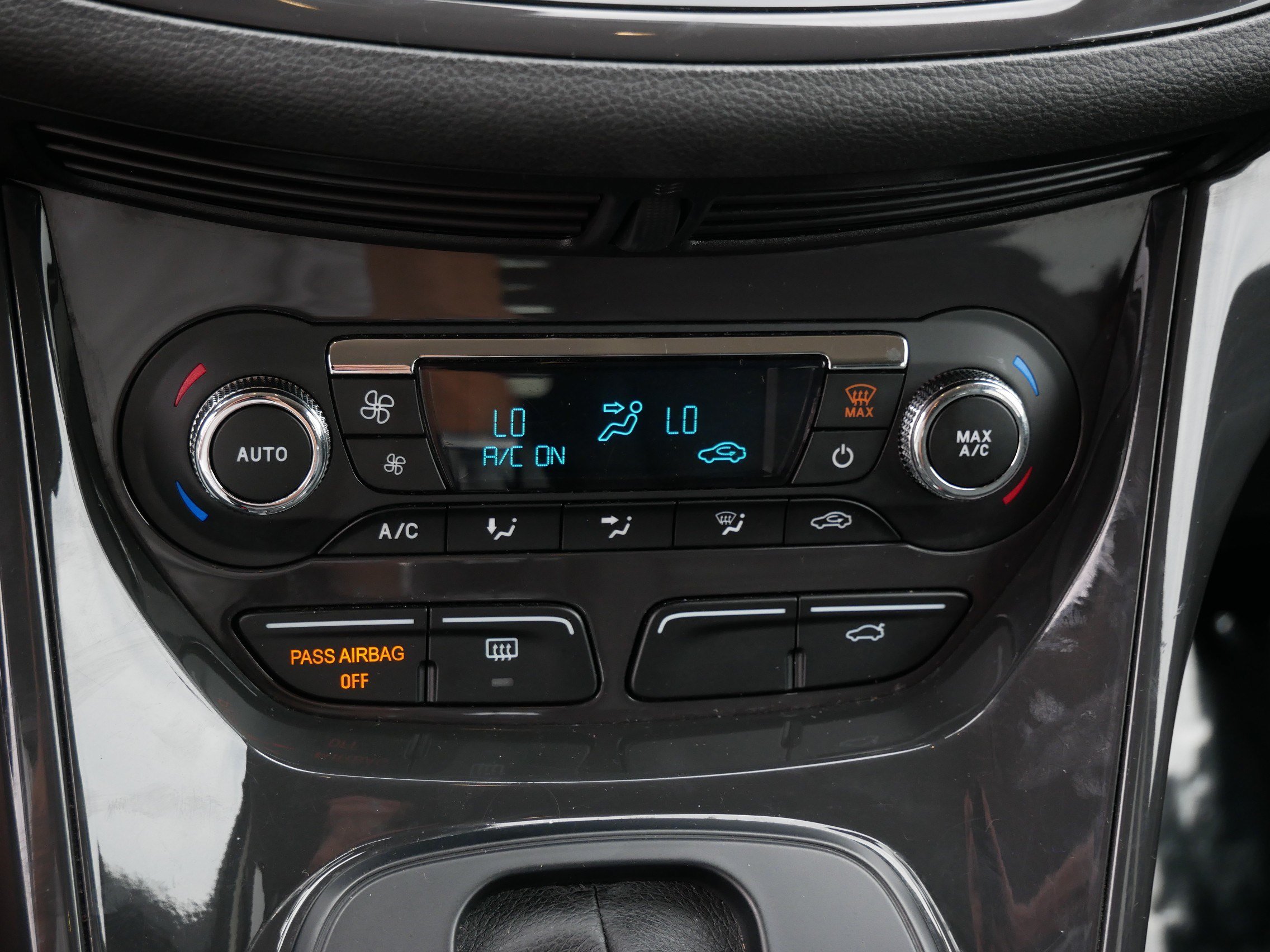 Used 2015 Ford Escape Titanium AWD/4WD image 23