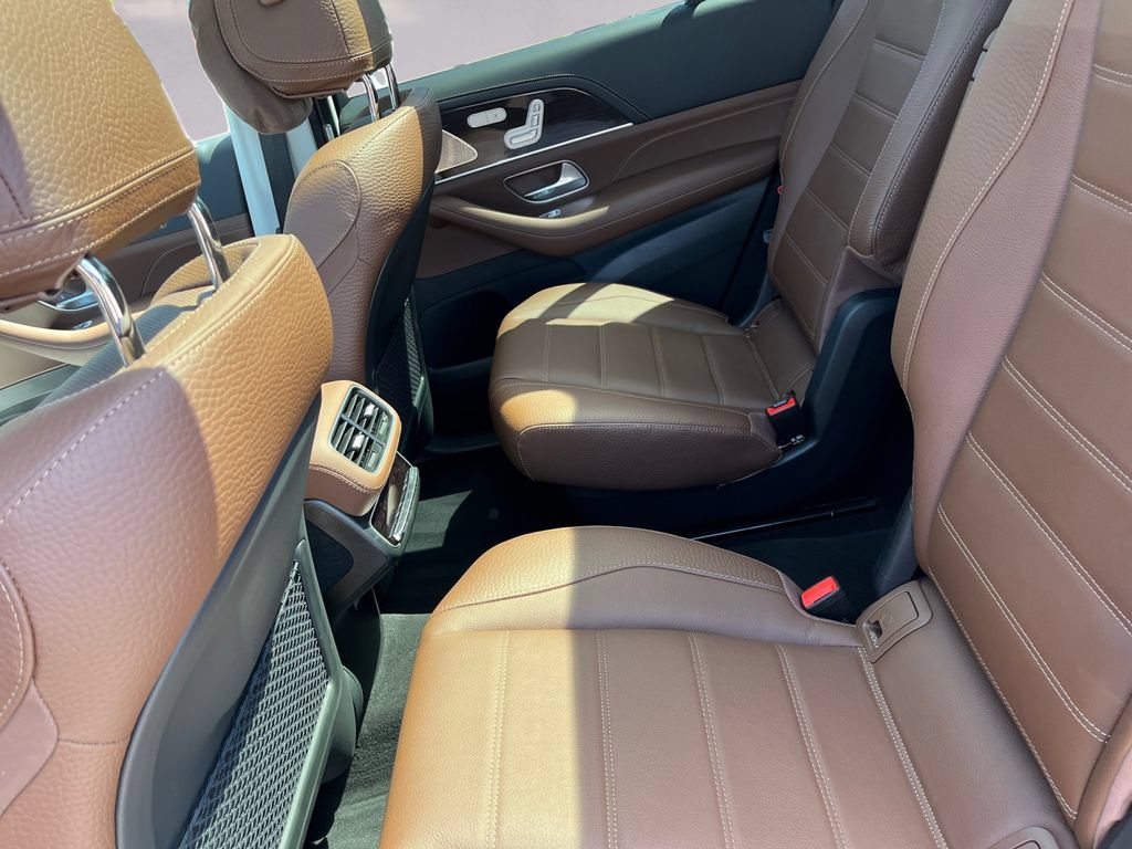 Used 2025 Mercedes-Benz GLS 450 4MATIC image 13