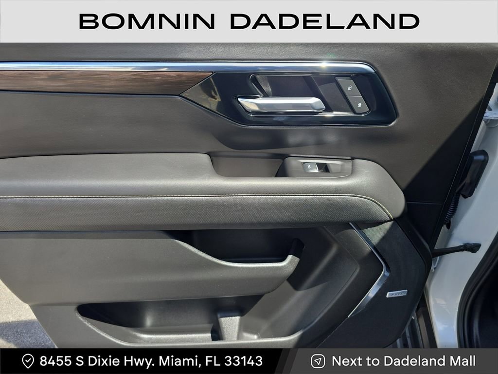 Certified 2025 Chevrolet Suburban Premier image 13