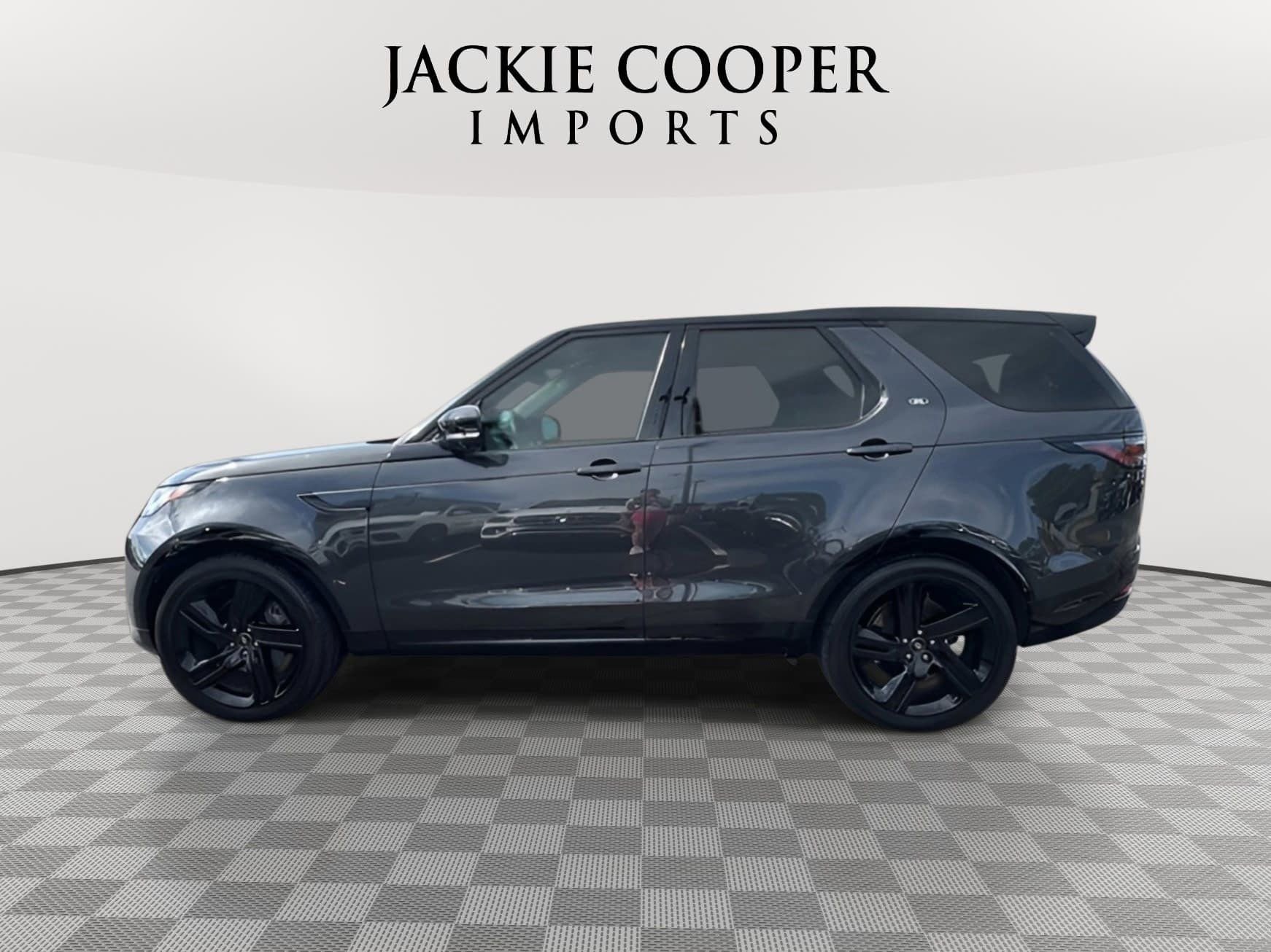 Used 2023 Land Rover Discovery HSE R-Dynamic AWD/4WD image 2