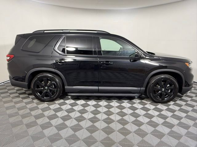 Used 2025 Honda Pilot Black Edition image 7