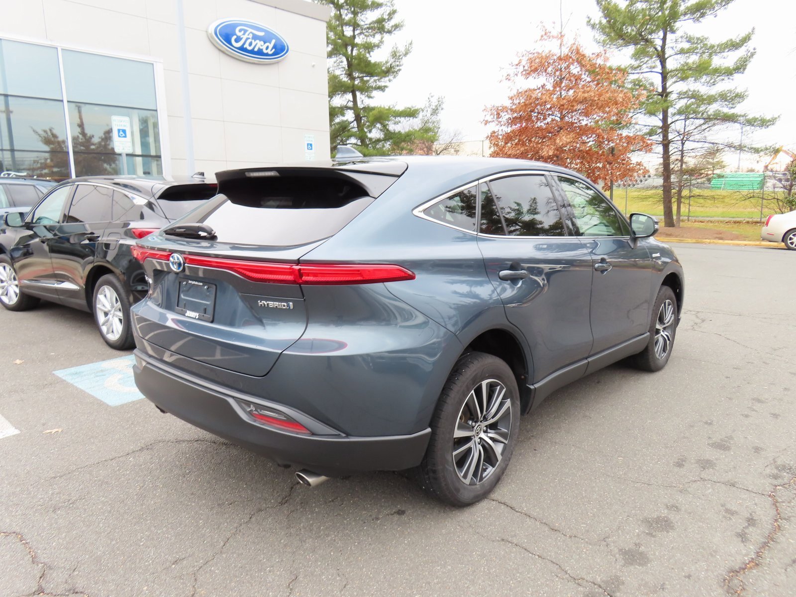 Used 2021 Toyota Venza LE w/ Carpet Mat Package (TMS) image 5