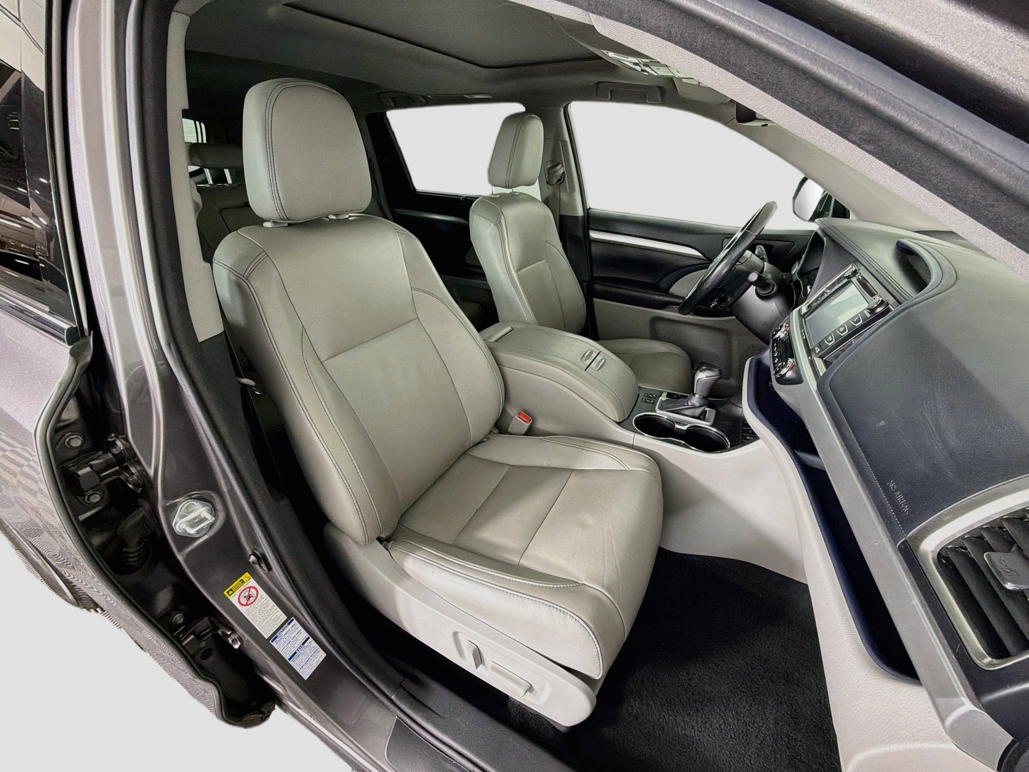 Used 2017 Toyota Highlander XLE w/ Carpet Mat Package AWD/4WD image 35