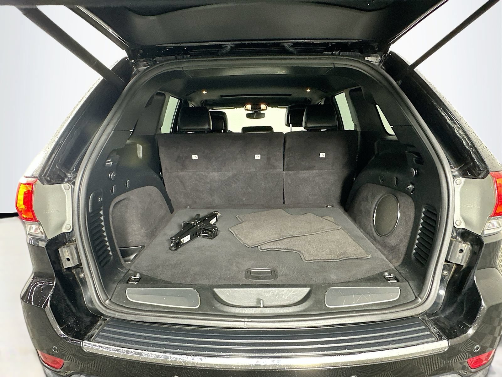 Used 2018 Jeep Grand Cherokee Limited AWD/4WD image 26