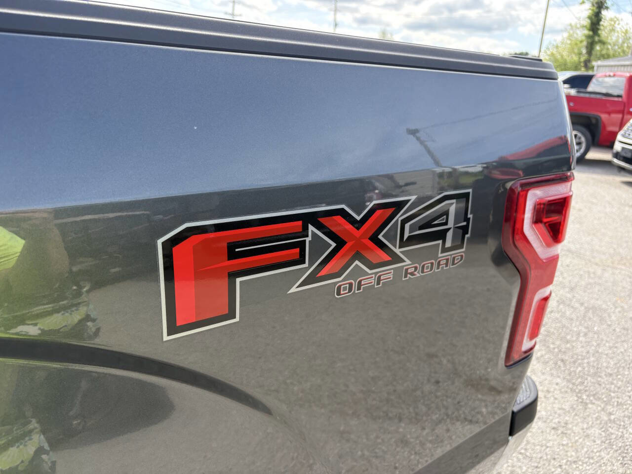 Used 2018 Ford F150 XLT w/ Equipment Group 302A Luxury AWD/4WD image 13