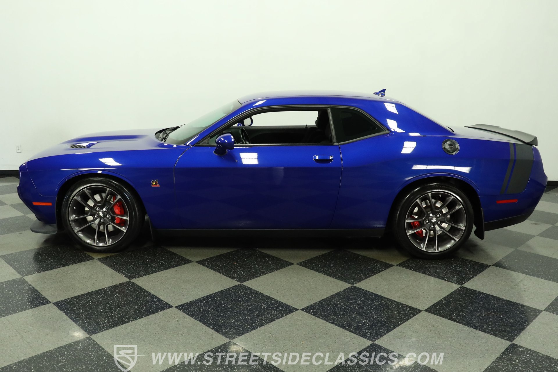 Used 2022 Dodge Challenger R/T Scat Pack w/ Driver Convenience Group RWD image 2