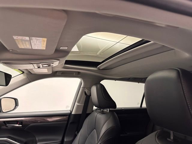Used 2023 Toyota Highlander Limited AWD/4WD image 9