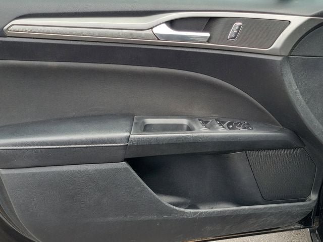 Used 2018 Ford Fusion SE FWD image 26