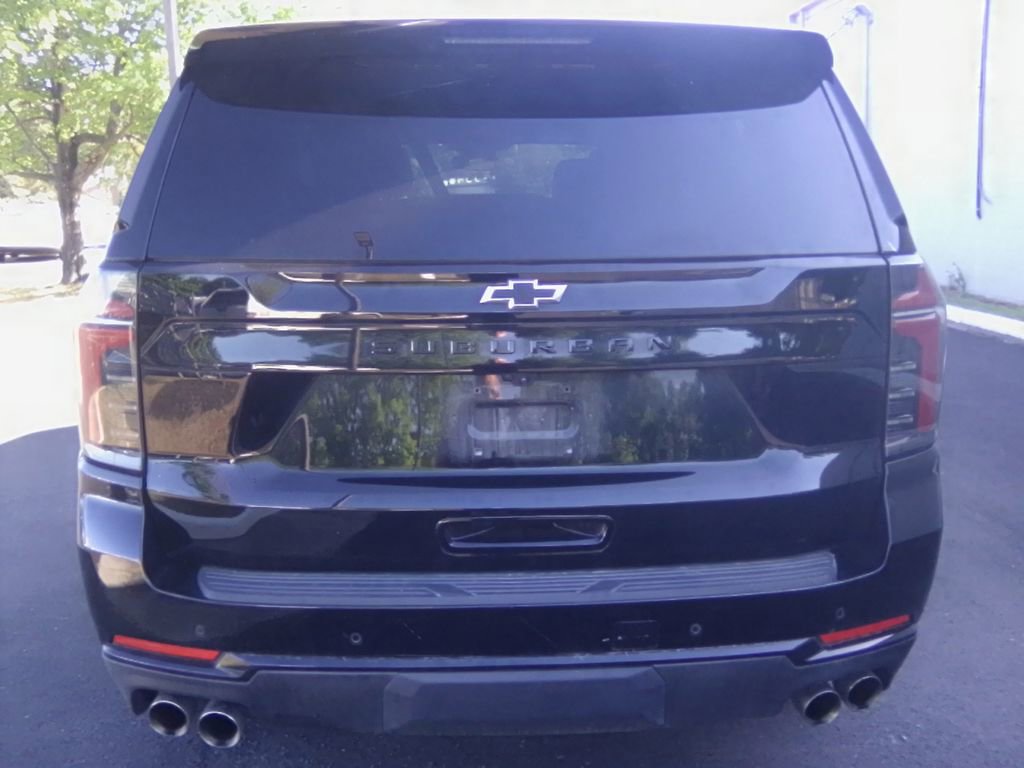 Used 2025 Chevrolet Suburban Z71 AWD/4WD image 7