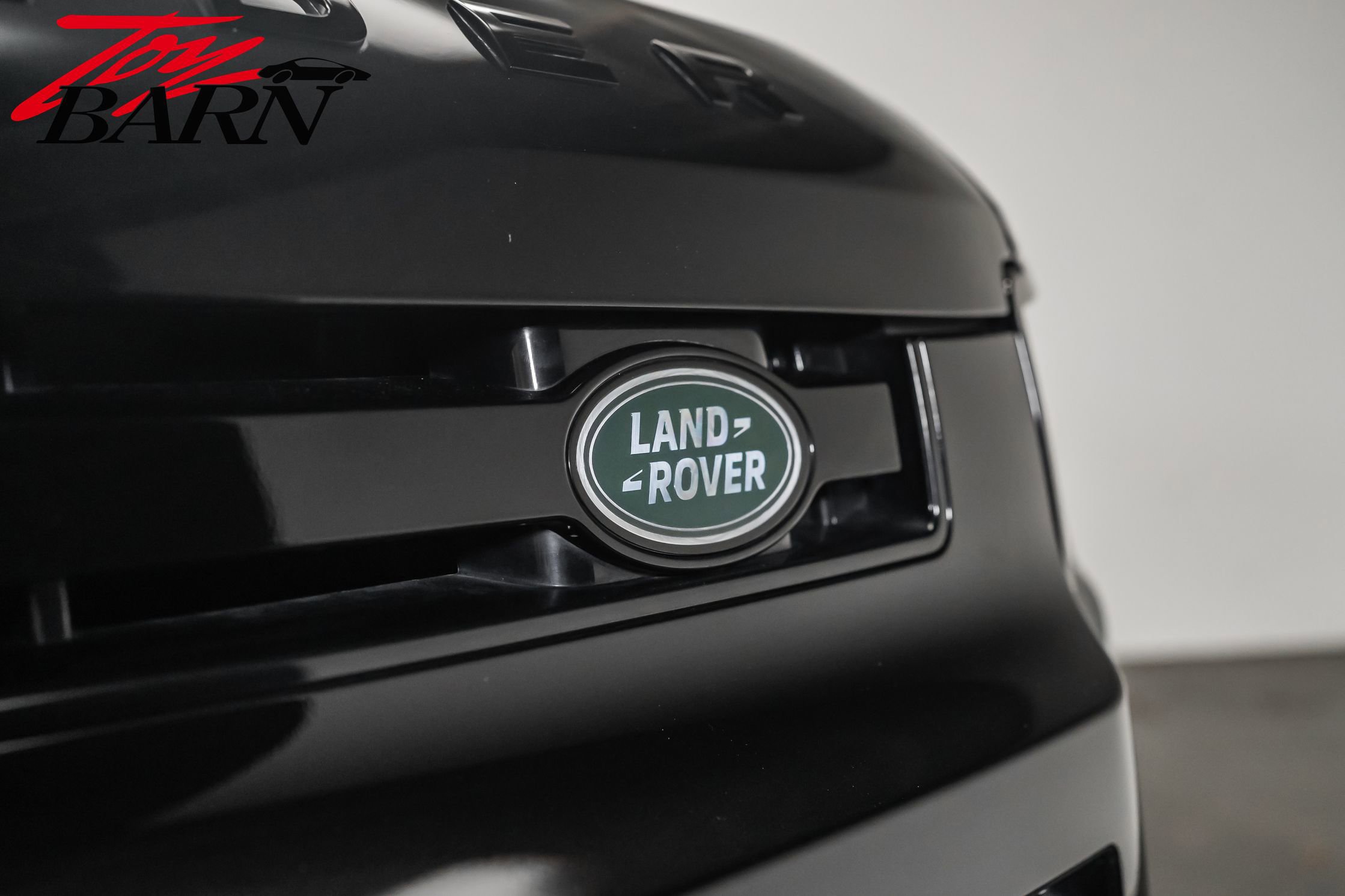 Used 2024 Land Rover Defender 110 SE image 10