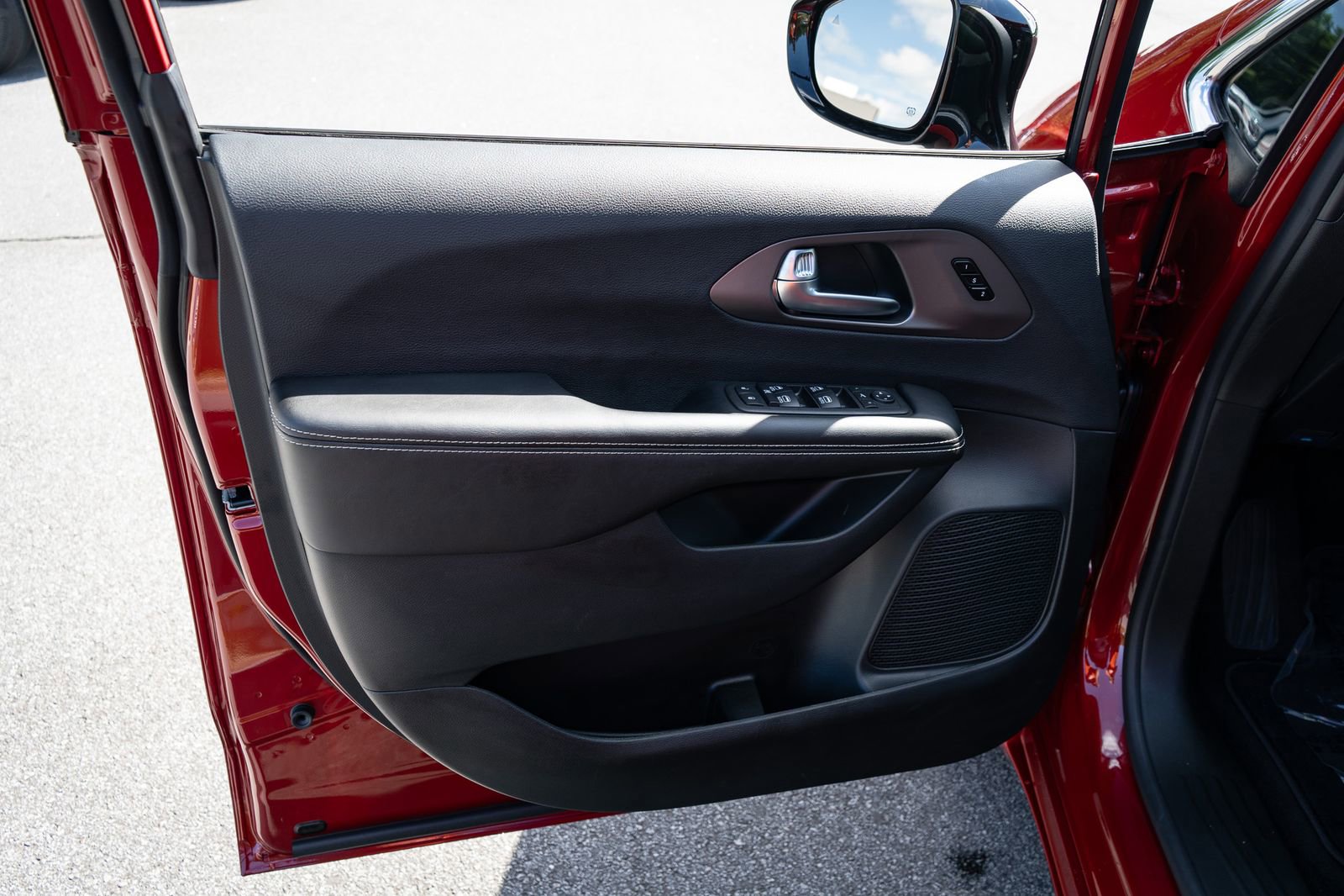 New 2027 Chrysler Pacifica Select FWD image 17