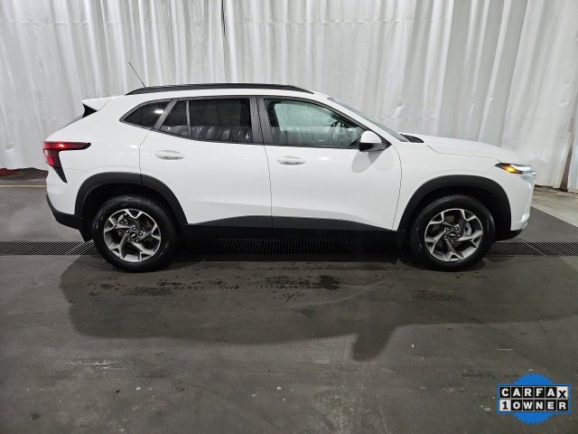 Certified 2024 Chevrolet Trax LT w/ LT Convenience Package image 2