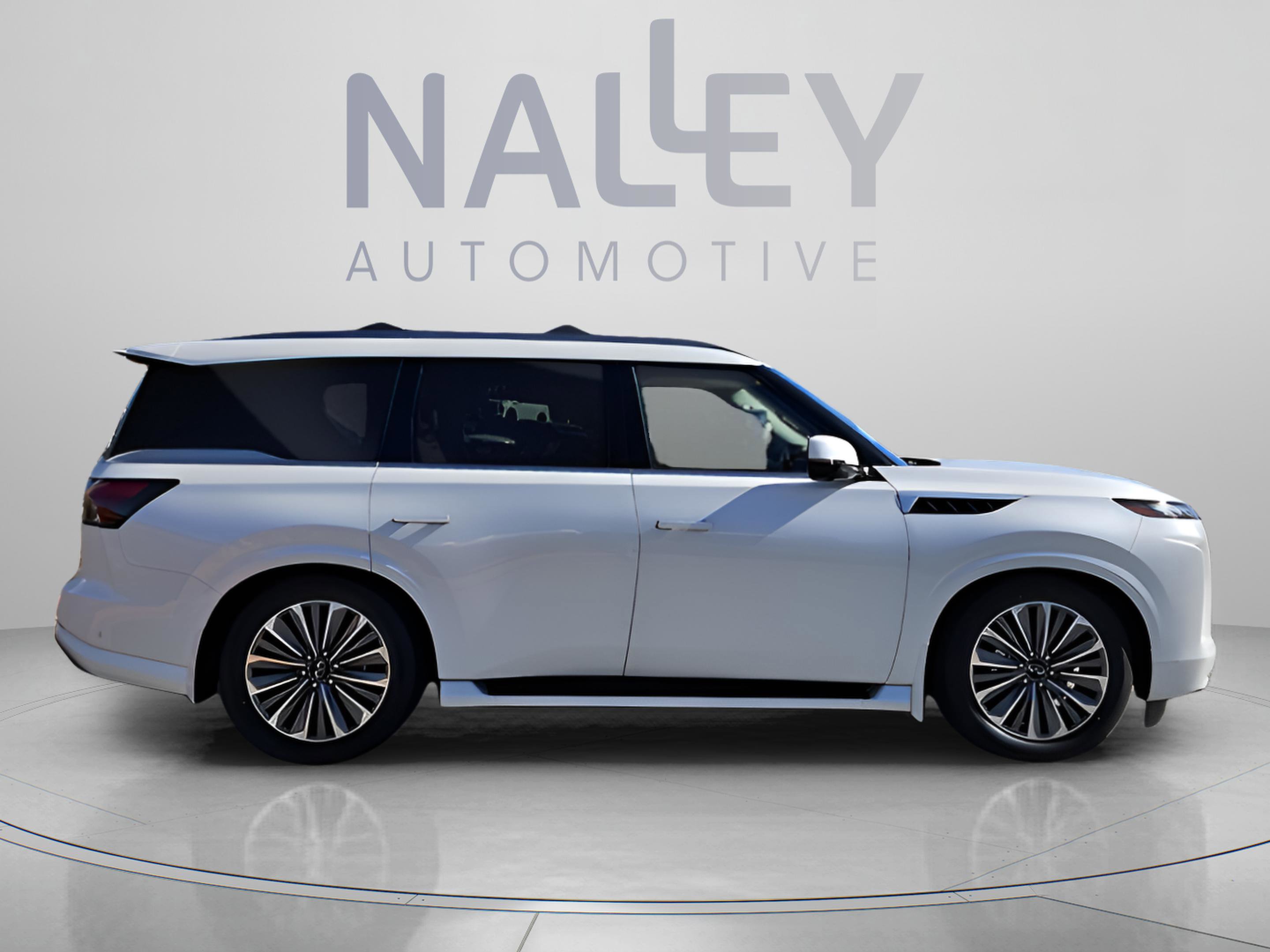 New 2026 INFINITI QX80 Luxe image 10