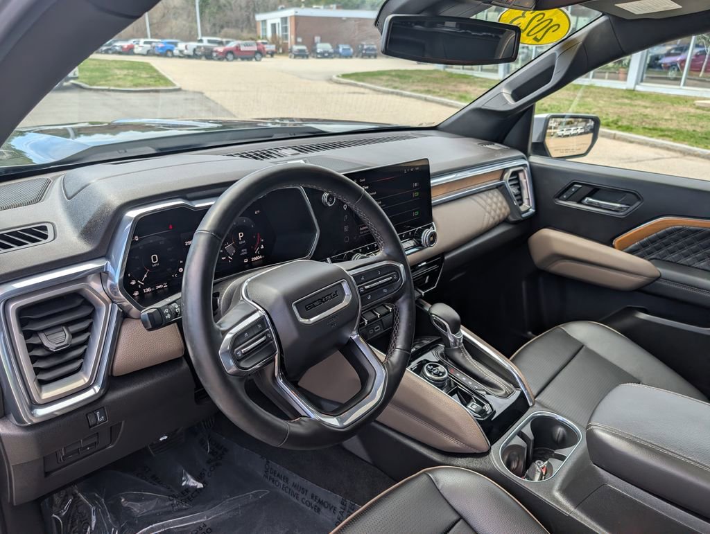 Used 2023 GMC Canyon Denali w/ Denali Black Edition image 18