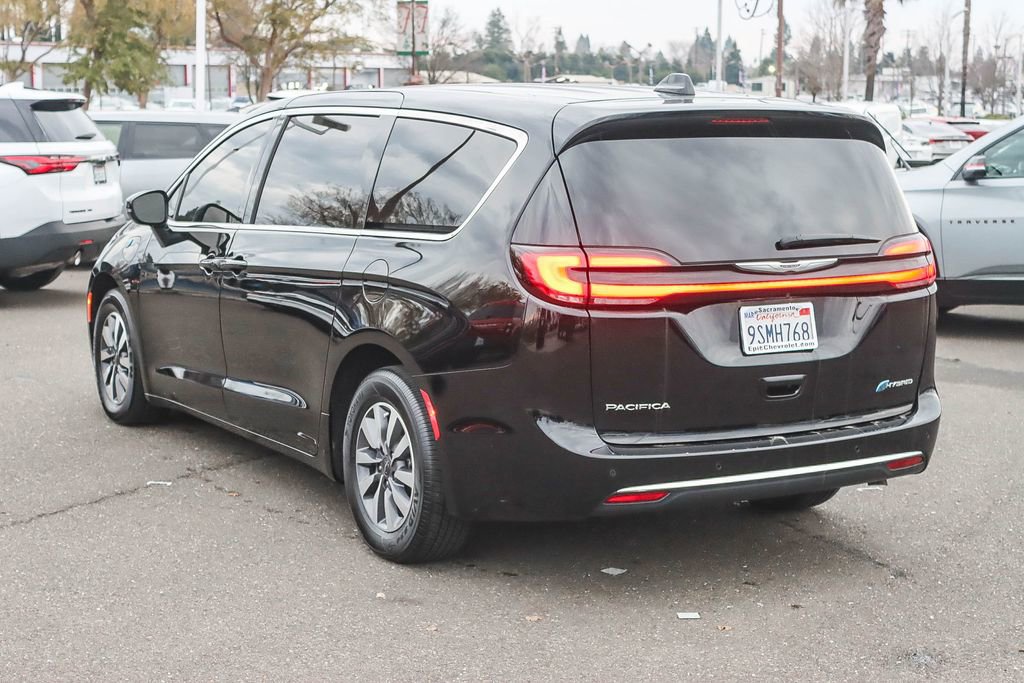 Used 2024 Chrysler Pacifica Select image 2