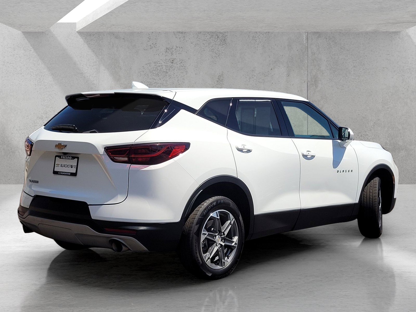 Used 2025 Chevrolet Blazer LT FWD image 4